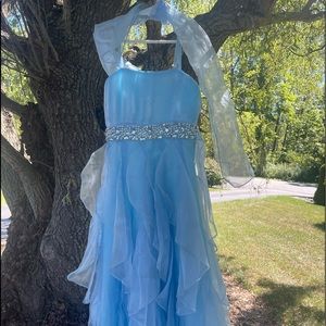 Beautiful blue gown. Only worn once. Girls size 8.